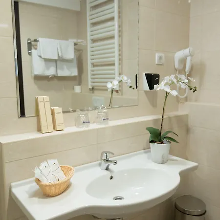 New & Restaurant 호텔 4*