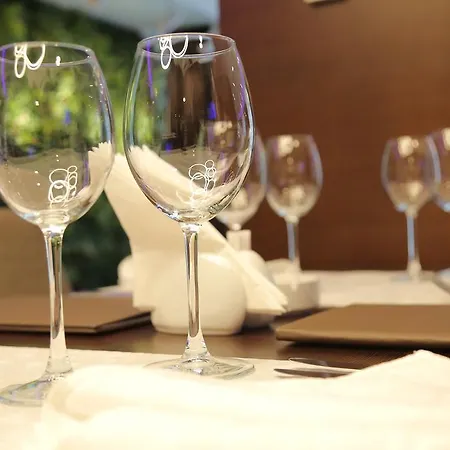 New & Restaurant Hotel