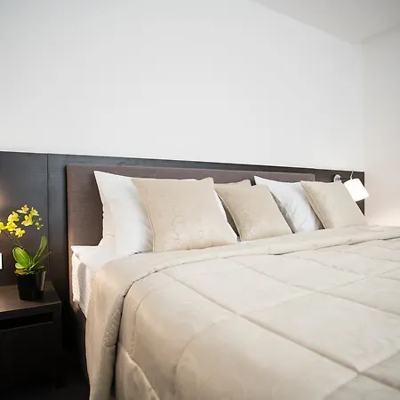 New & Restaurant Hotel