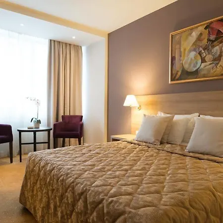 New & Restaurant Hotel