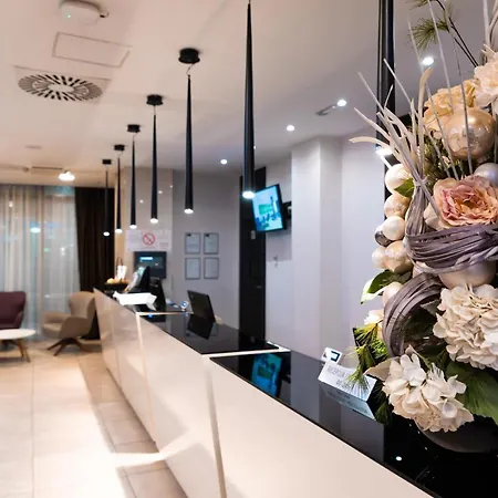 New & Restaurant Hotel